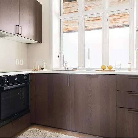 Daire Bright, Cozy And Close To The Center 3-room Apartment!