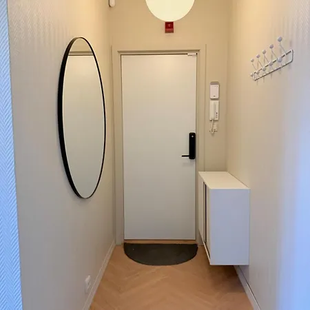 Bright, Cozy And Close To The Center 3-room Apartment! Διαμέρισμα *