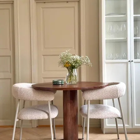 Διαμέρισμα Bright, Cozy And Close To The Center 3-room Apartment!