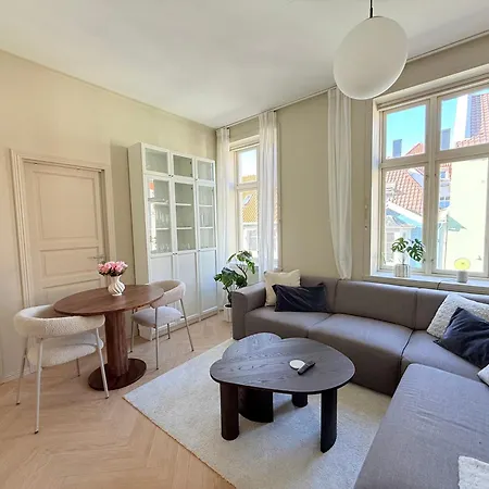Apartment Bright, Cozy And Close To The Center 3-room Apartment!