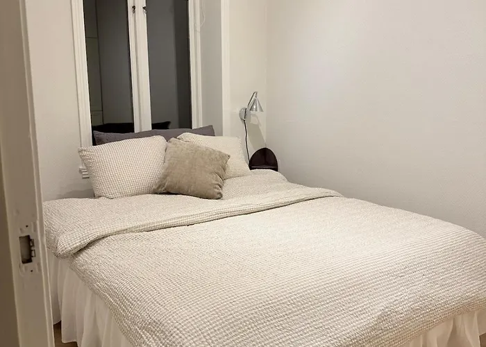 Daire Bright, Cozy And Close To The Center 3-room Apartment!