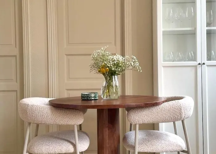 Διαμέρισμα Bright, Cozy And Close To The Center 3-room Apartment!