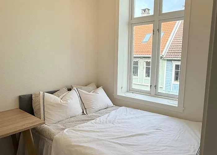 Bright, Cozy And Close To The Center 3-room Apartment! * Μπέργκεν